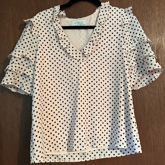 Super Cute Polka Dot Top - Picture 1 of 3